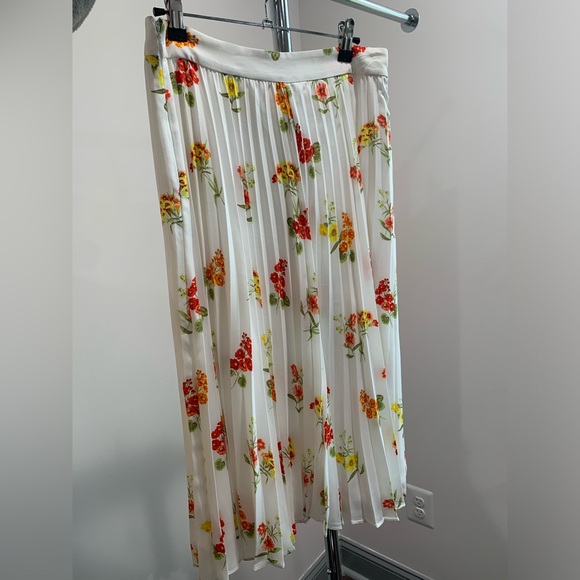 NWT LOFT Floral Pleated Midi Skirt | Size 4P - Picture 2 of 5